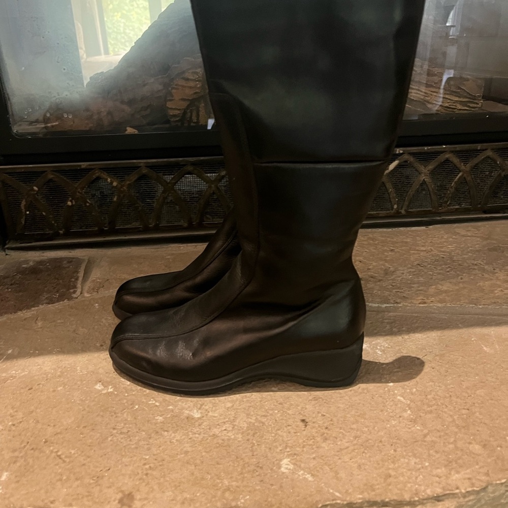 La Canadienne Womens black leather tall boots